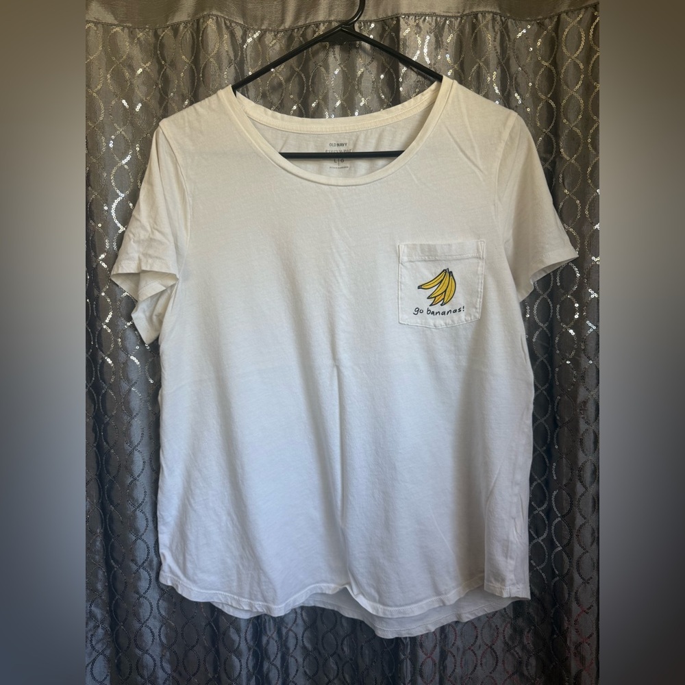 Women’s Old Navy White “Go Bananas” Tee Size L
